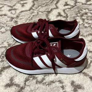 Like new- Adidas N-5923 Kid’s 5/ Women’s 7